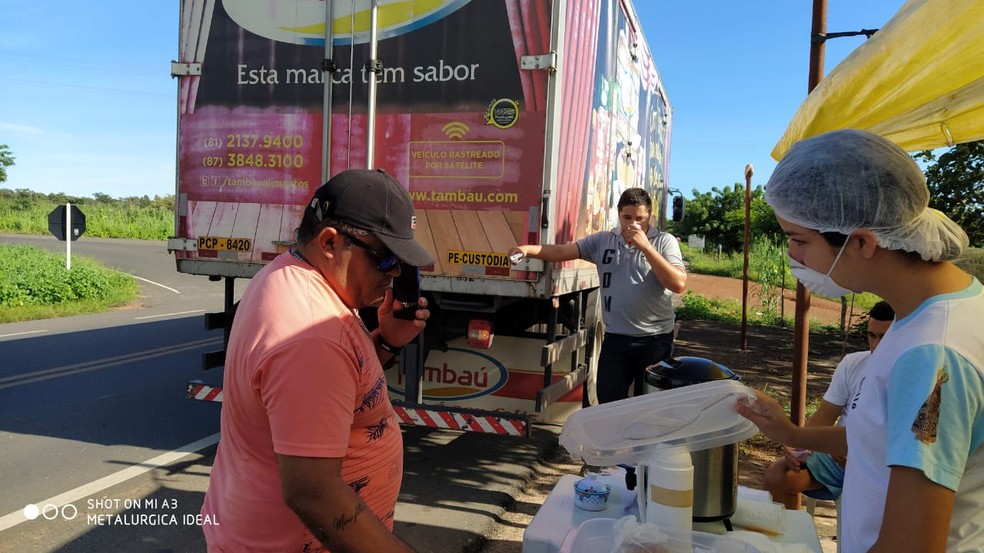 Ação solidária tem ajudado caminhoneiros no Piauí — Foto: Imagem/ Reprodução