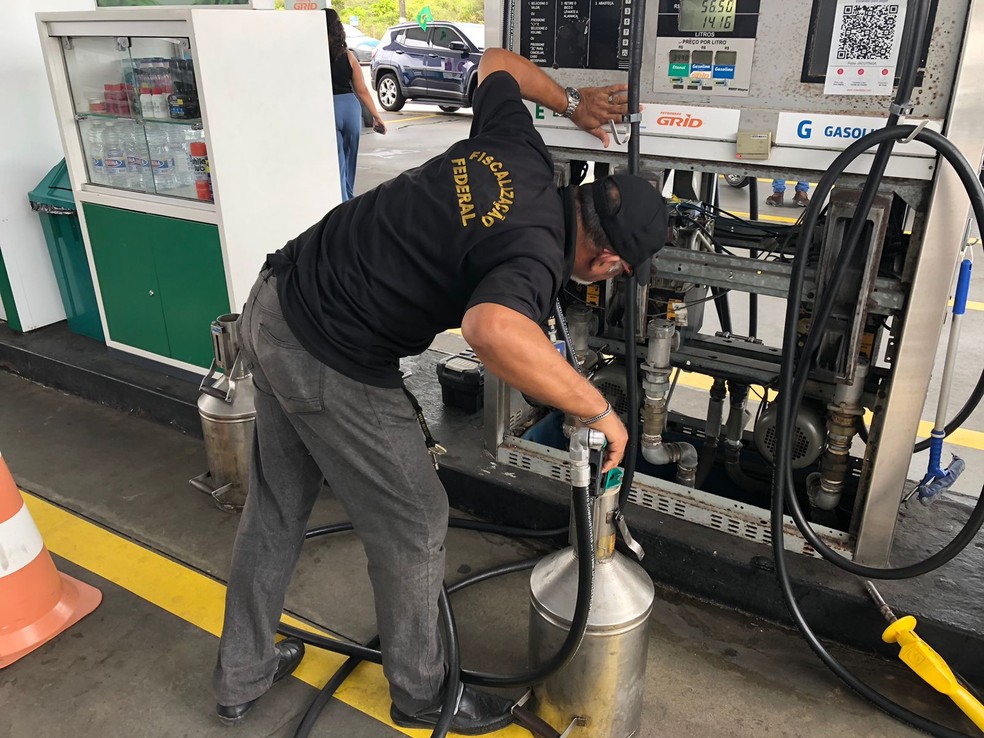Fiscalização dos postos de gasolina em Natal e região metropolitana — Foto: Vinícius Marinho/Inter TV Cabugi