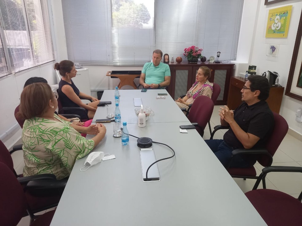 Karen Strougo, se reuniu com Phelippe Dao Junior e Cláudia Daou.  — Foto: Paulo Fernandes/Rede Amazônica