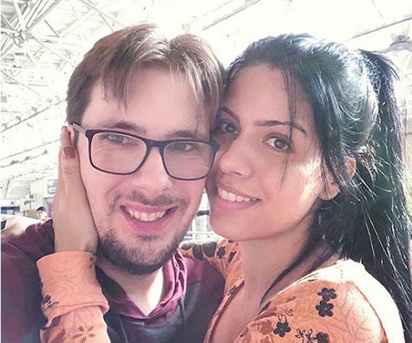 A brasileira Larissa dos Santos Lima com seu noivo americano (Foto: Instagram)
