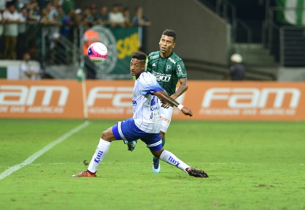 Marcos Rocha teve atua&ccedil;&atilde;o discreta contra o Santo Andr&eacute; (Foto: Marcos Ribolli)