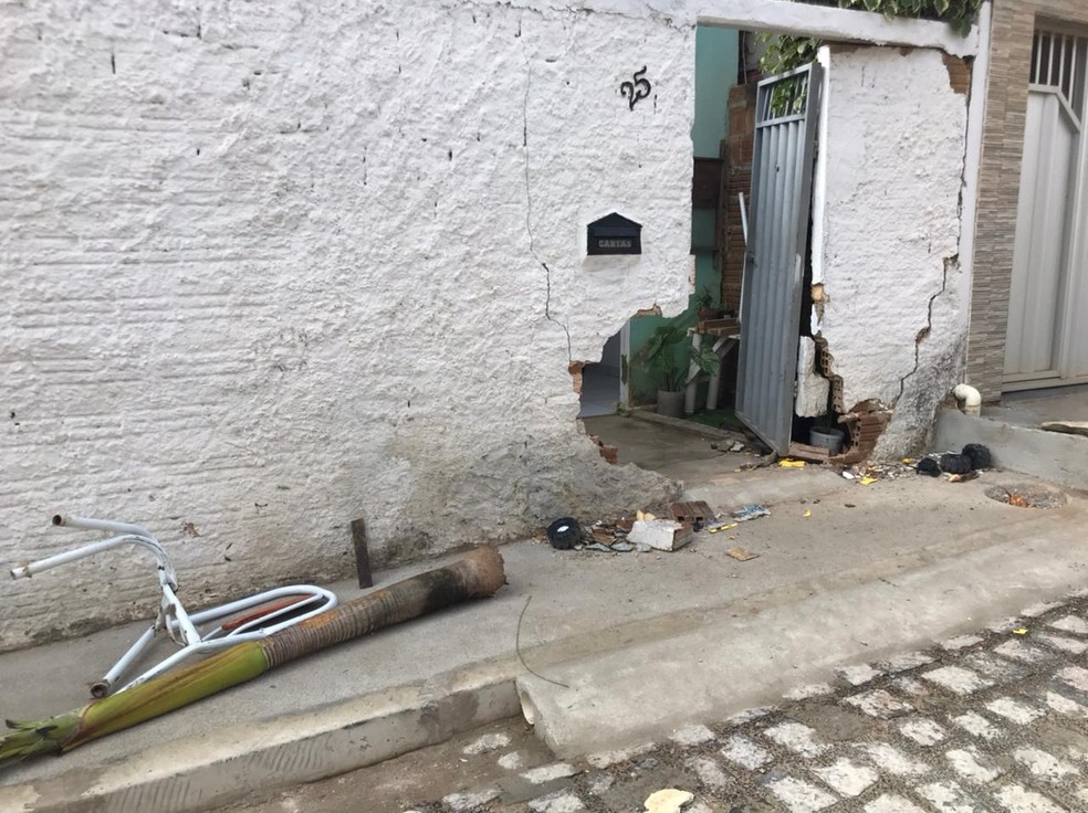 Carro atropelou duas mulheres e crian&ccedil;a na Zona Norte de Natal &mdash; Foto: Geraldo Jer&ocirc;nimo/Inter TV Cabugi