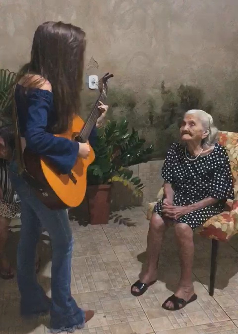 Aposentada Zuila ganhou serenata durante comemoração dos 101 anos (Foto: Reprodução)
