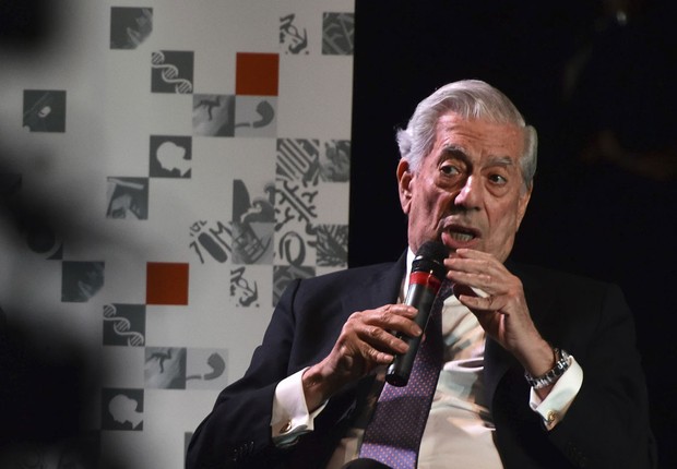 O escritor peruano Mario Vargas Llosa na Feira do Livro em Buenos Aires (Foto: Marcos Orsiali/STF/Getty Images)