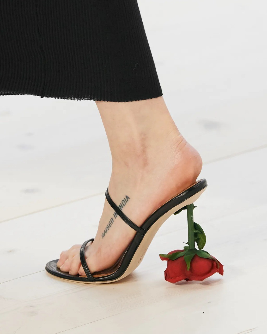 Sandália da Loewe (Foto: Reprodução/ Instagram)