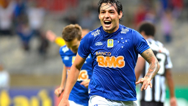 Goleada sobre o Figueira anima Bob Faria: Cruzeiro está dando show