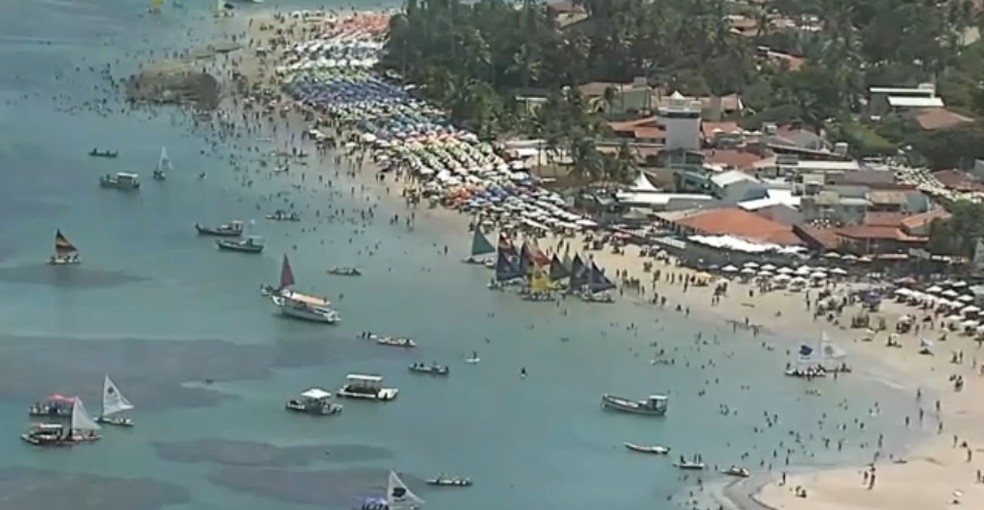 Porto de Galinhas tem proibição de entrada de ônibus e vans de turismo desde este sábado (16) — Foto: Reprodução/TV Globo 