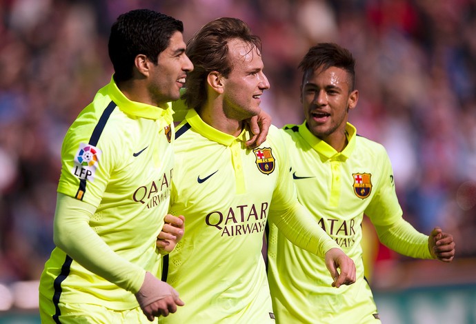 Ivan Rakitic, Luis Suarez e Neymar, Granada x Barcelona (Foto: AP)