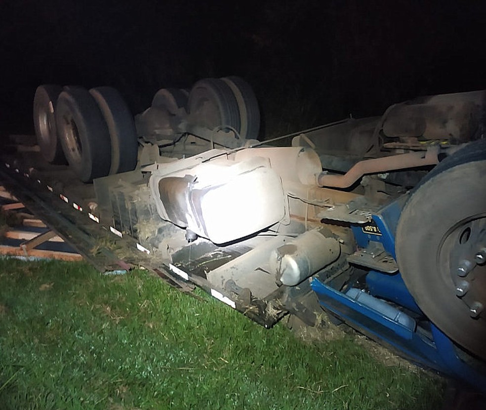 Motorista morre em Matão após capotagem na SP-310 — Foto: Maury Jr./ Matão Urgente
