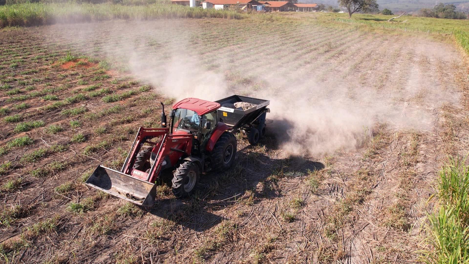 Calcário corrige acidez do solo e ajuda a melhorar produtividade