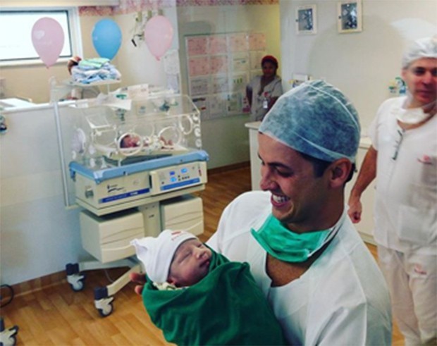 Matheus Braga com o filho (Foto: Reprodução/Instagram)