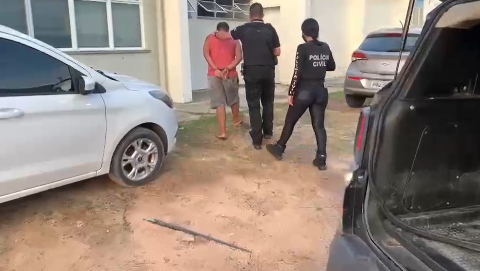 Operação policial cumpre mandado contra policiais que formavam quadrilhava que atuava auxiliando traficantes — Foto: SSPDS/Divulgação