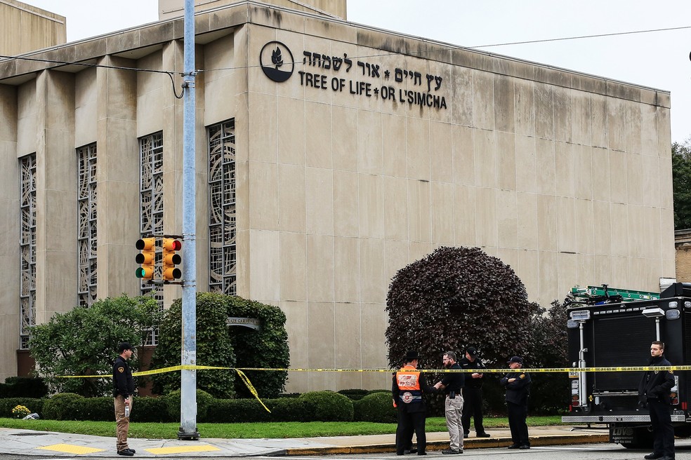 A sinagoga Ãrvore da Vida, em Pittsburgh (EUA), foi alvo de um tiroteio na manhÃ£ deste sÃ¡bado â€” Foto: John Altdorfer / Reuters