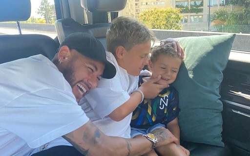 Neymar se diverte com Davi Lucca e filho de Carol Dantas: "Aquela renovada na energia da criança"