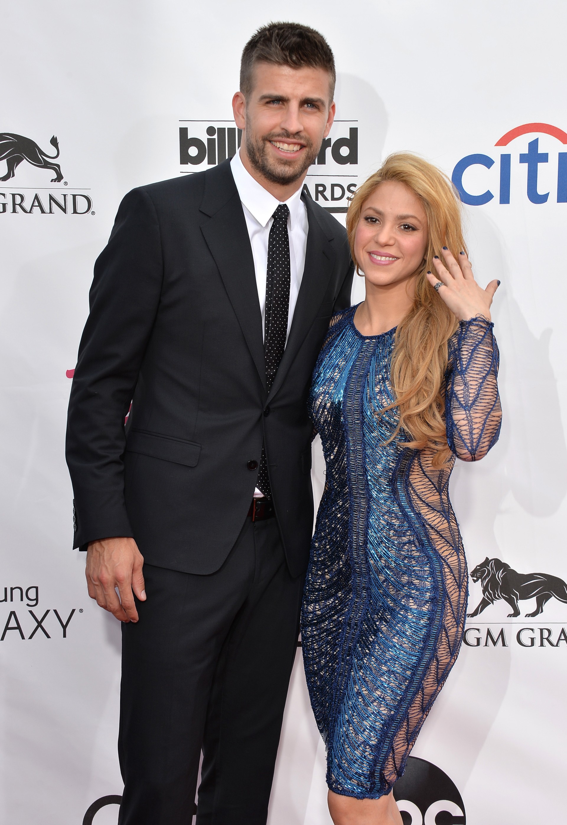 A cantora e embaixadora da UNICEF Shakira está com o jogador de futebol Piqué desde 2010. O filho do casal, Milan, faz sucesso nas redes sociais com suas bochechas fofas. (Foto: Getty Images)
