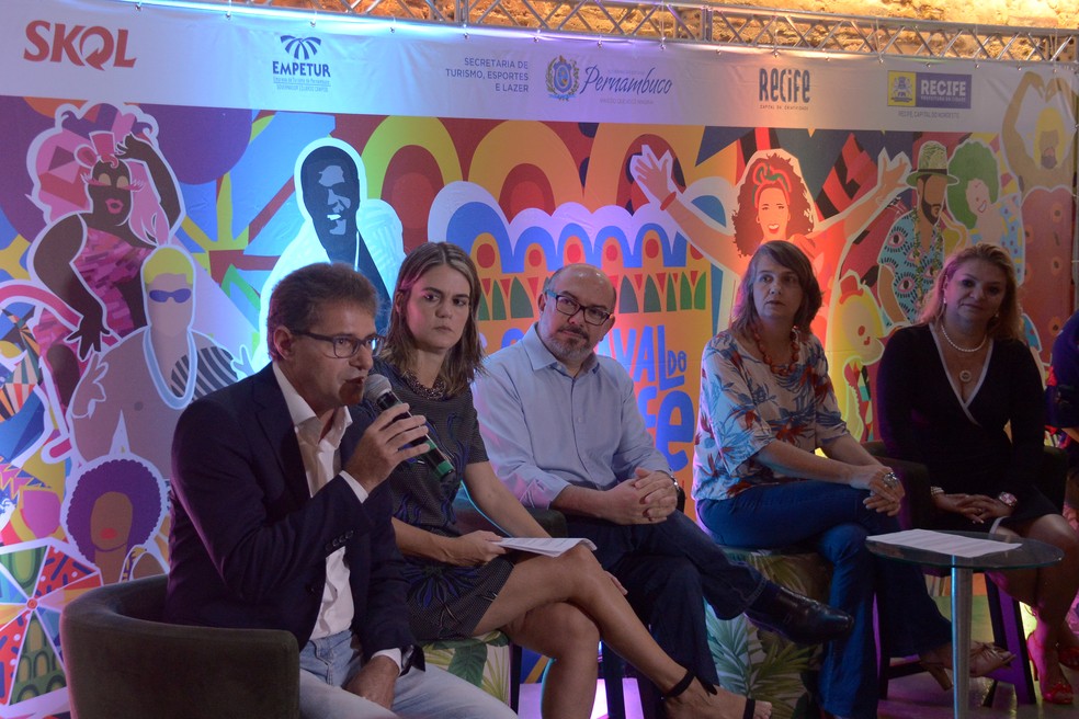 Coletiva de imprensa sobre os serviços prestados no Carnaval do Recife reuniu secretários nesta terça (19) — Foto: Daniel Tavares/PCR/Divulgação