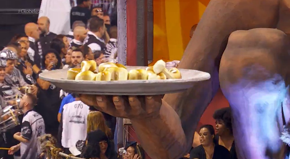 Prato de ossos representa a fila de ossinhos de Cuiabá — Foto: TV Globo