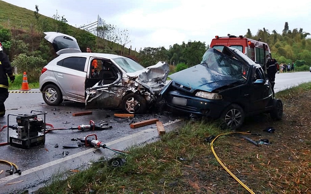 Acidente deixou sete mortos na BR-267 em Cambuquira (MG) â Foto: AlÃ´ AlÃ´ Cidade