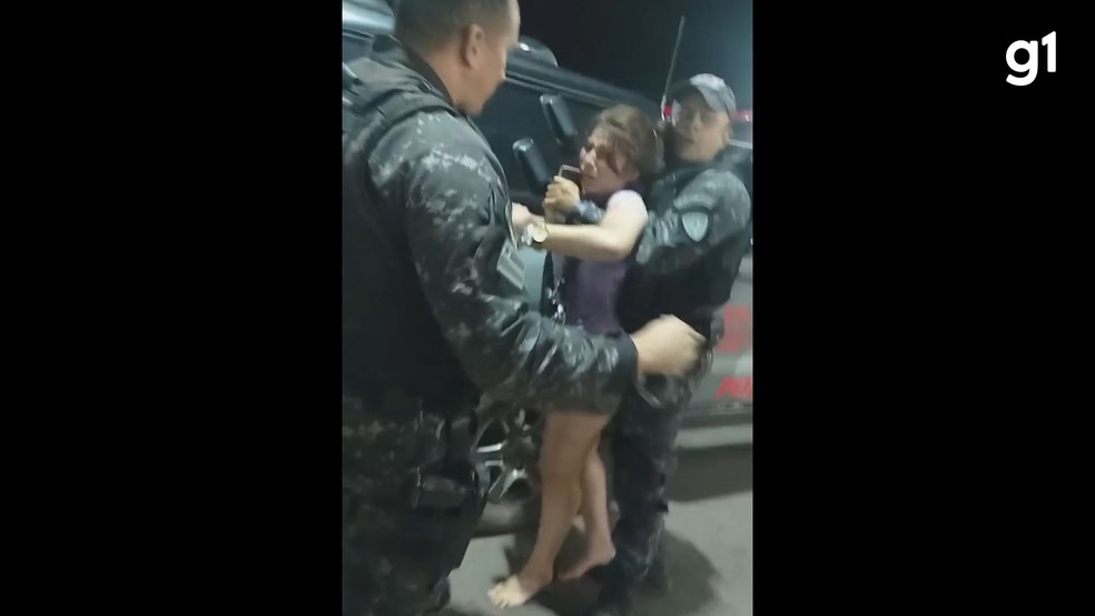 Jovem desmaia durante abordagem policial em Itapecuru-Mirim — Foto: Divulgação/Redes Sociais
