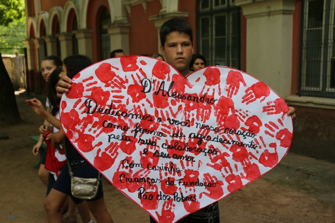 dalessandro inter visita pão dos pobres (Foto: Eduardo Deconto/GloboEsporte.com)