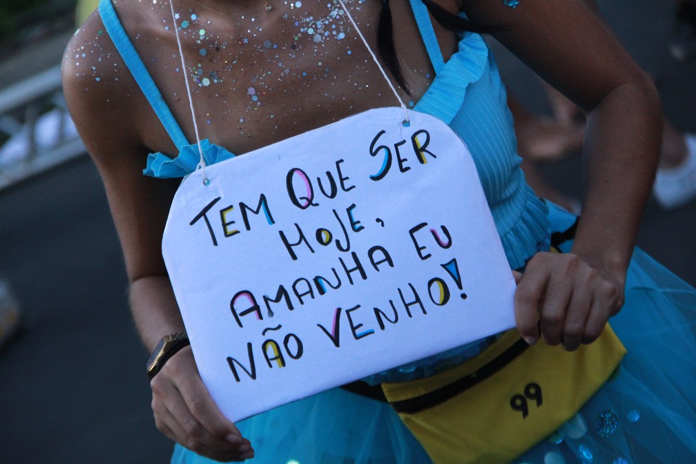 Carnaval 2019 Plaquinha E Legenda Na Fantasia Viram Mania Pelo Pais Fotos Carnaval 2019 G1 Um dos hits entre os foliões no carnaval 2019 é a fantasia baseada no meme no instagram x pessoalmente. carnaval 2019 plaquinha e legenda na