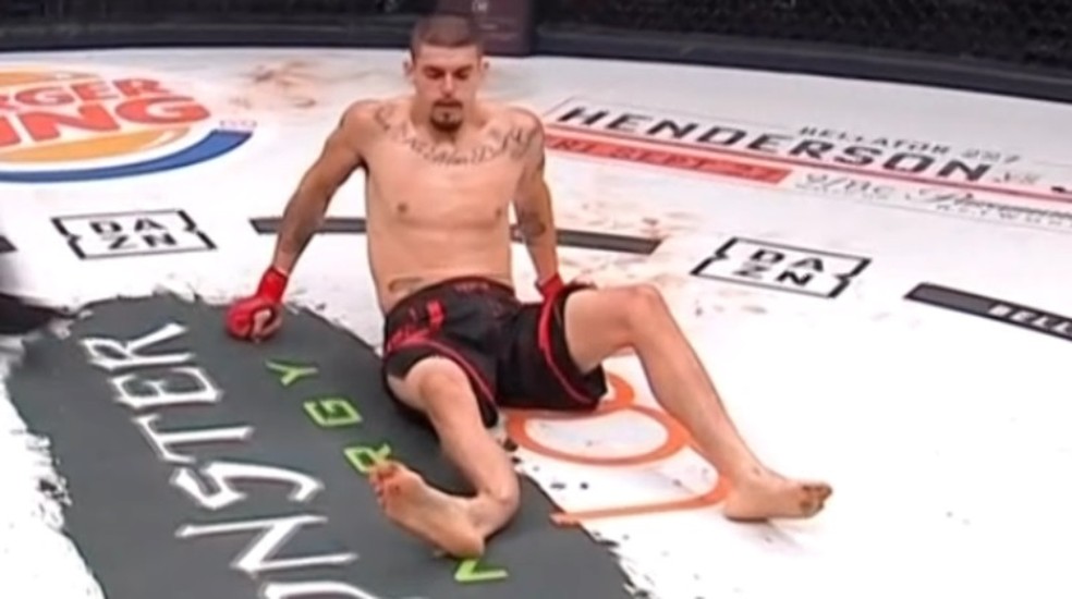 Albert Gonzales fratura a perna direita no Bellator 226 — Foto: Reprodução / Twitter
