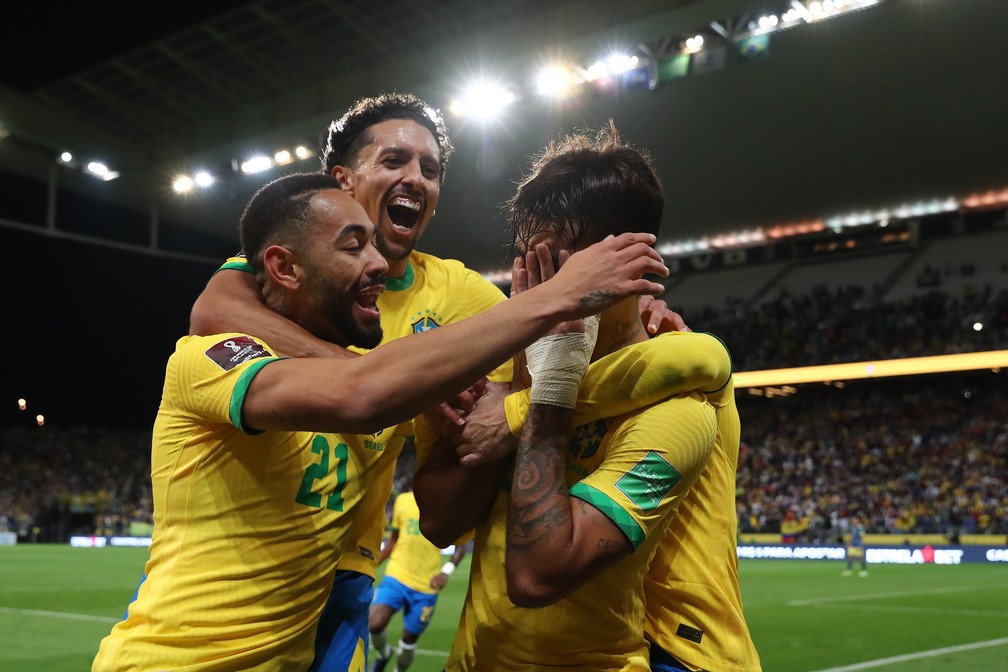 Comemoração do gol de Lucas Paquetá em Brasil x Colômbia — Foto: EFE/Sebastiao Moreira
