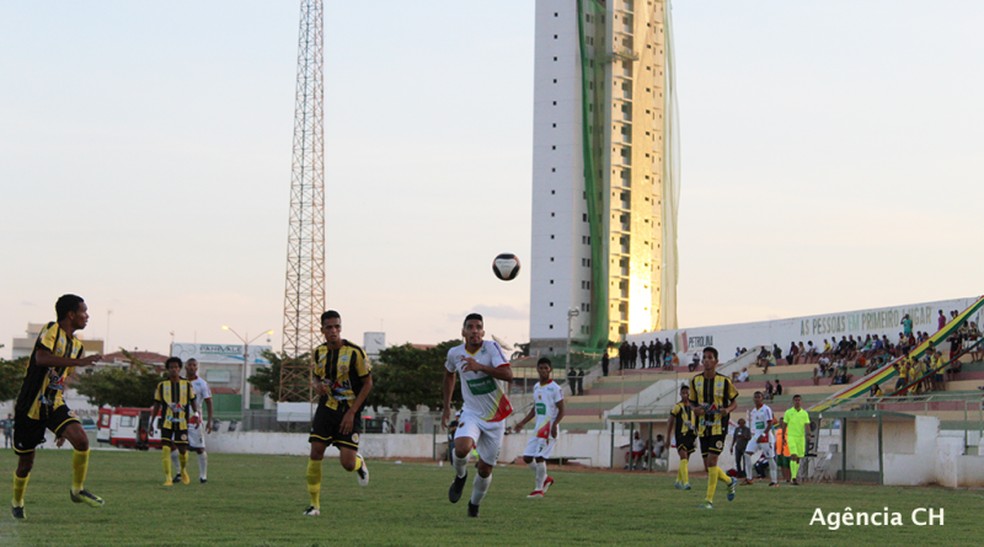 Petrolina venceu o Serrano na Série A2 — Foto: Agência CH