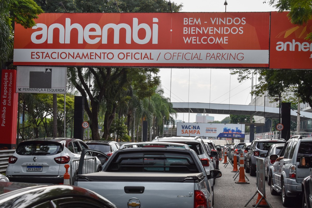 Prefeitura de SP suspende vacinação contra Covid nos ...