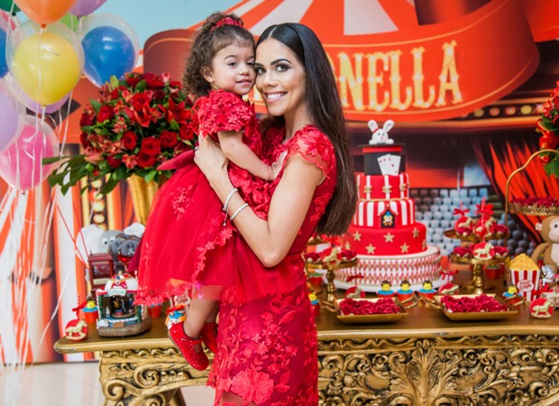 Daniela Albuquerque e a filha caçula, Antonella (Foto: Kátia Rocha)
