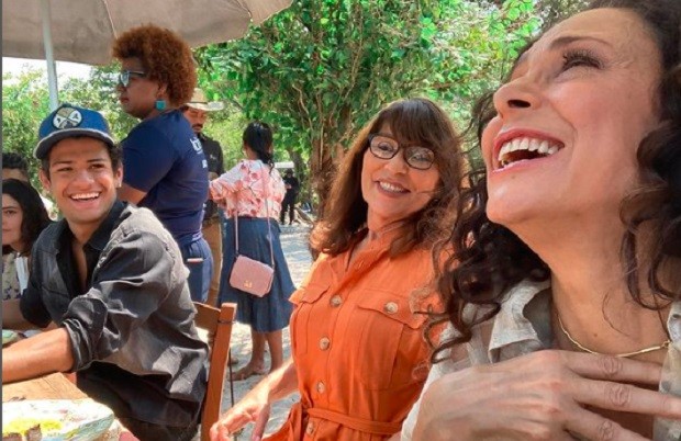 Gabriel Santana, Márcia Ítalo e Giovanna Gold nos bastidores de Pantanal (Foto: Reprodução/Instagram)