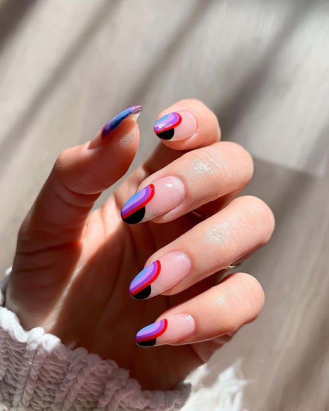 Unhas coloridas (Foto: Reprodução/Instagram @nails_and_soul)