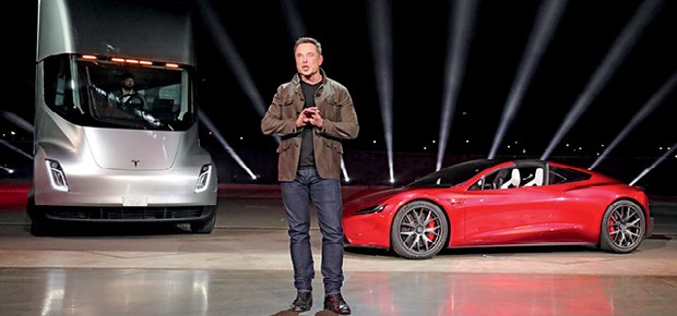 Elon Musk, CEO da Tesla, vem se mostrando falante demais, a ponto de receber multa do governo. Alguém vai contê-lo? (Foto: Tesla Motors/ Sputnik)