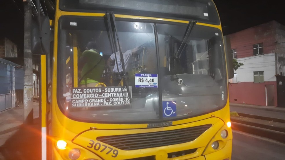 Cobradora é baleada em ônibus do transporte público de Salvador — Foto: Arquivo Pessoal 
