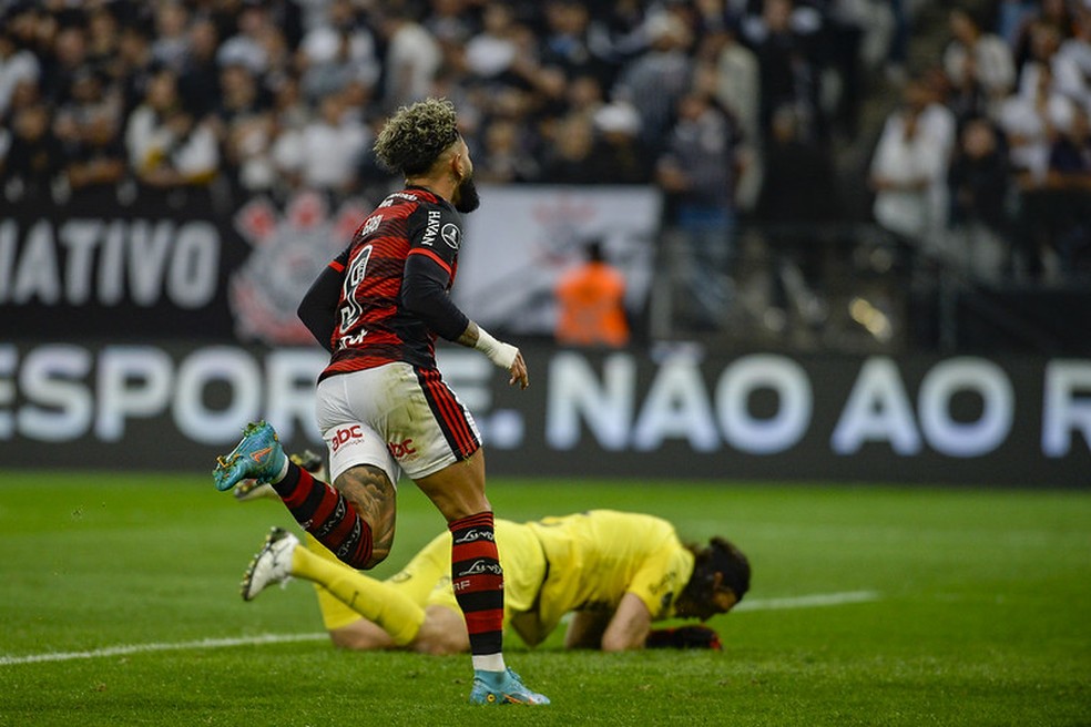 Gabigol e C&aacute;ssio, em Corinthians x Flamengo, pela Libertadores &mdash; Foto: Divulga&ccedil;&atilde;o: Marcelo Cortes / Flamengo