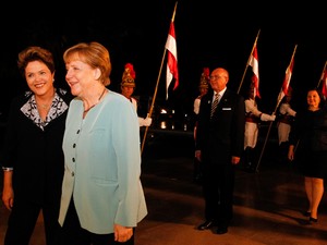 A presidente Dilma Rousseff recebe a chanceler da Alemanha, Angela Merkel, no Palácio da Alvorada (Foto: Roberto Stuckert Filho/PR)