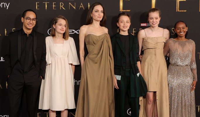 Maddox, Vivienne, Angelina Jolie, Knox, Shiloh e Zahara (Foto: Getty Images)