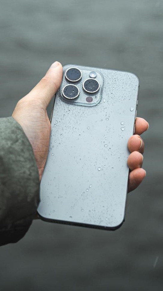 É desastrado? 5 celulares com IP68 que resistem a (quase) tudo