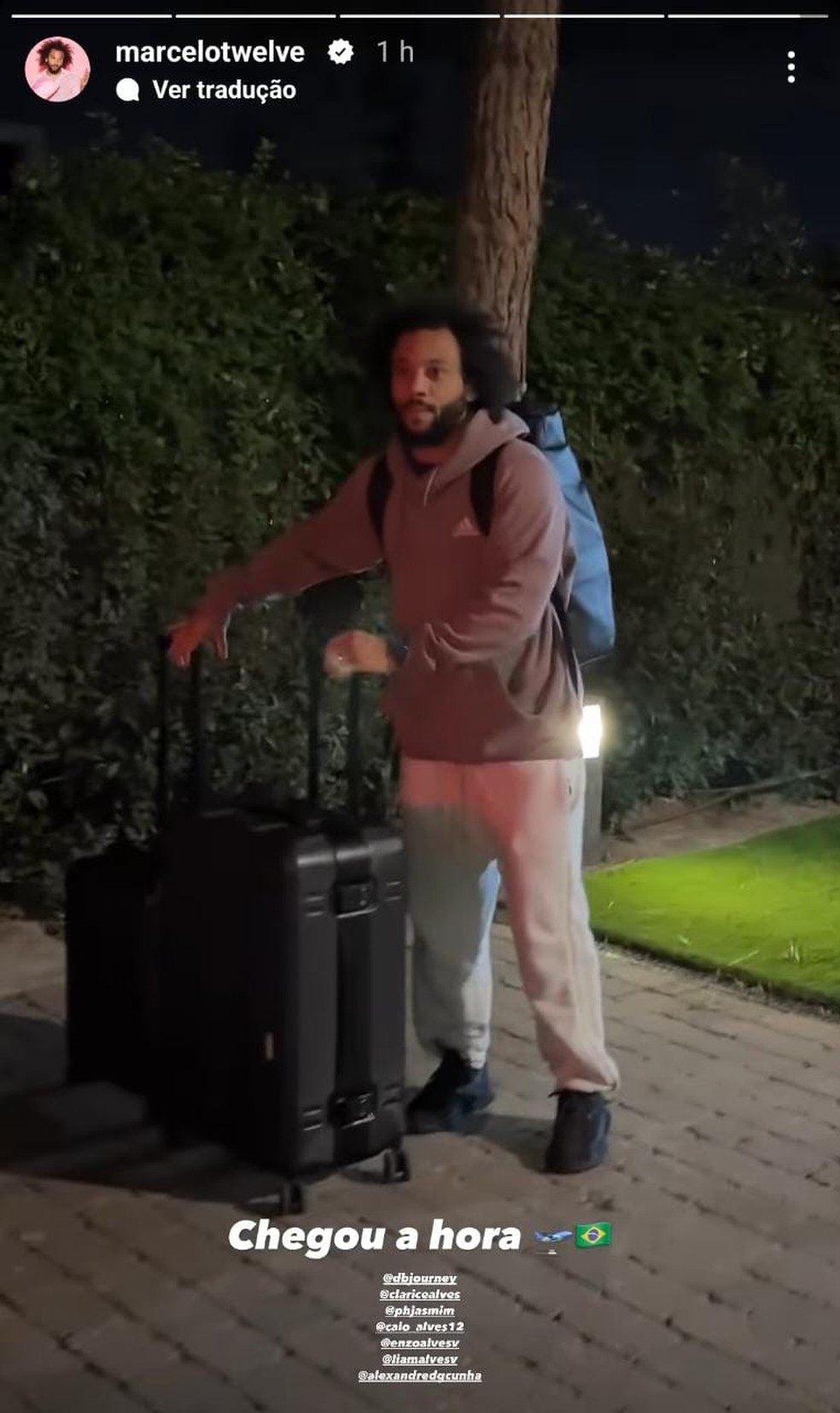 Marcelo, do Fluminense, de malas prontas para embarcar para o Rio — Foto: Reprodução / Instagram