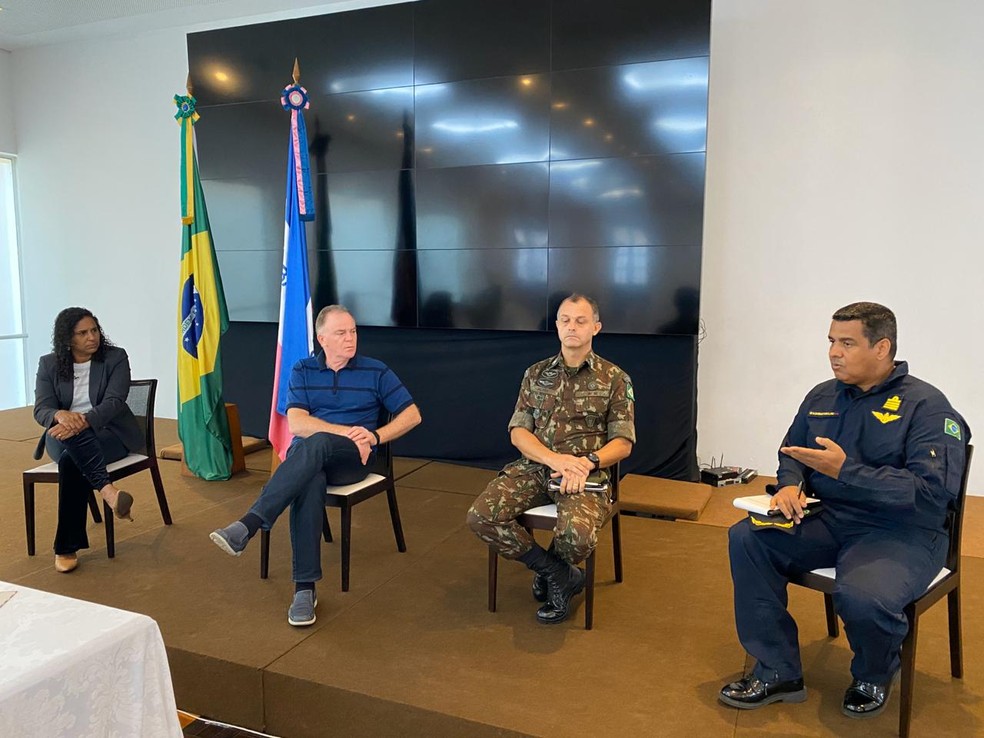 Casagrande se reuniu com representantes do Exército e da Marinha, no ES — Foto: Divulgação/ Governo do ES