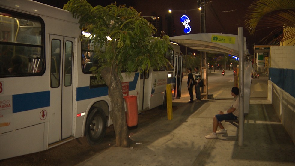 Ônibus em Campina Grande continuam recebendo passagem em dinheiro à noite |  Paraíba | G1