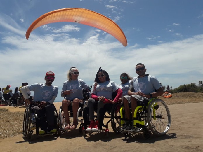 Projeto oferece voo de parapente, em João Pessoa, para pessoas com deficiência — Foto: Gutemberg Cunha
