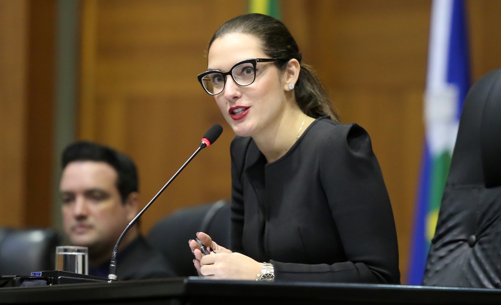 Janaína Riva foi uma das centenas de pessoas grampeadas em esquema — Foto: JLSIQUEIRA / ALMT
