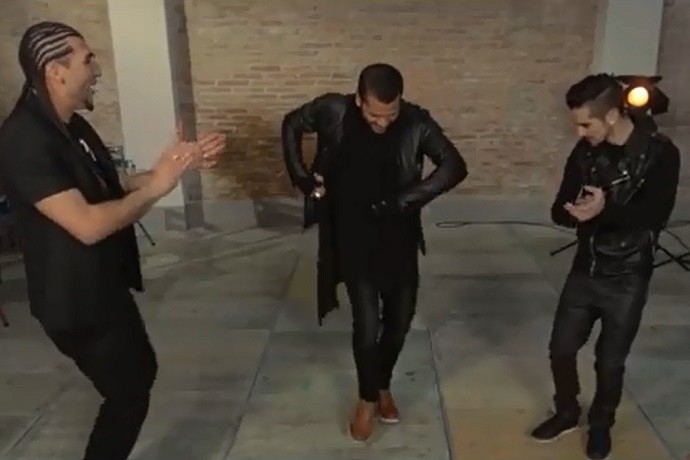 Daniel Alves dança no clipe da canção "Eres especial" com ex-goleiro Pinto