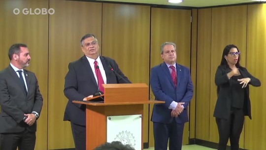 Flávio Dino presta queixa contra Eduardo e Flávio Bolsonaro por o acusarem de envolvimento com facções criminosas