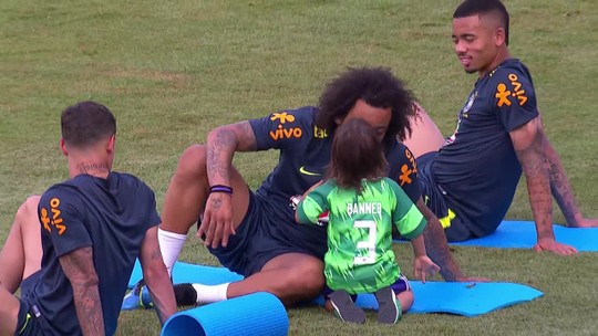 Neymar na academia, crianças e fut-mesa: o treino da Seleção após empate na estreia