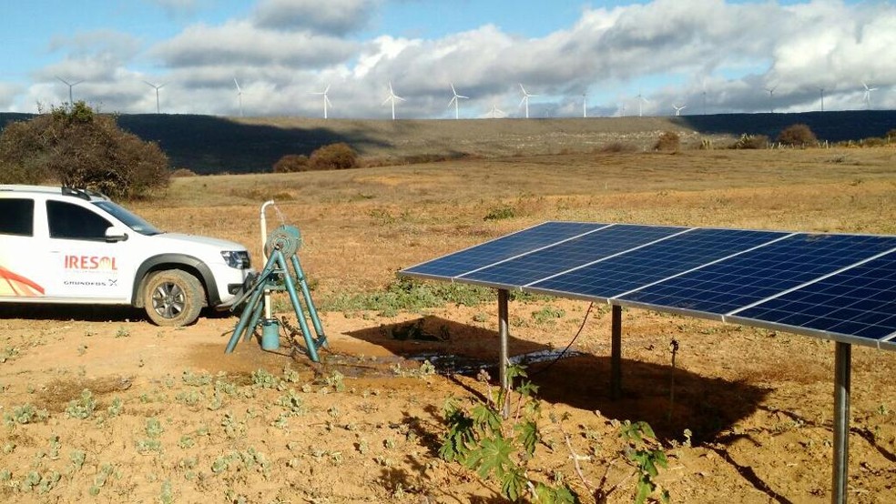 Empresa comercializa kit de instalações de placas solares na Bahia — Foto: Belarmino Dourado