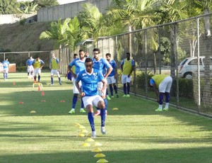 Sob forte sol, jogadores cruzeirenses se reapresentam na Toca da Raposa