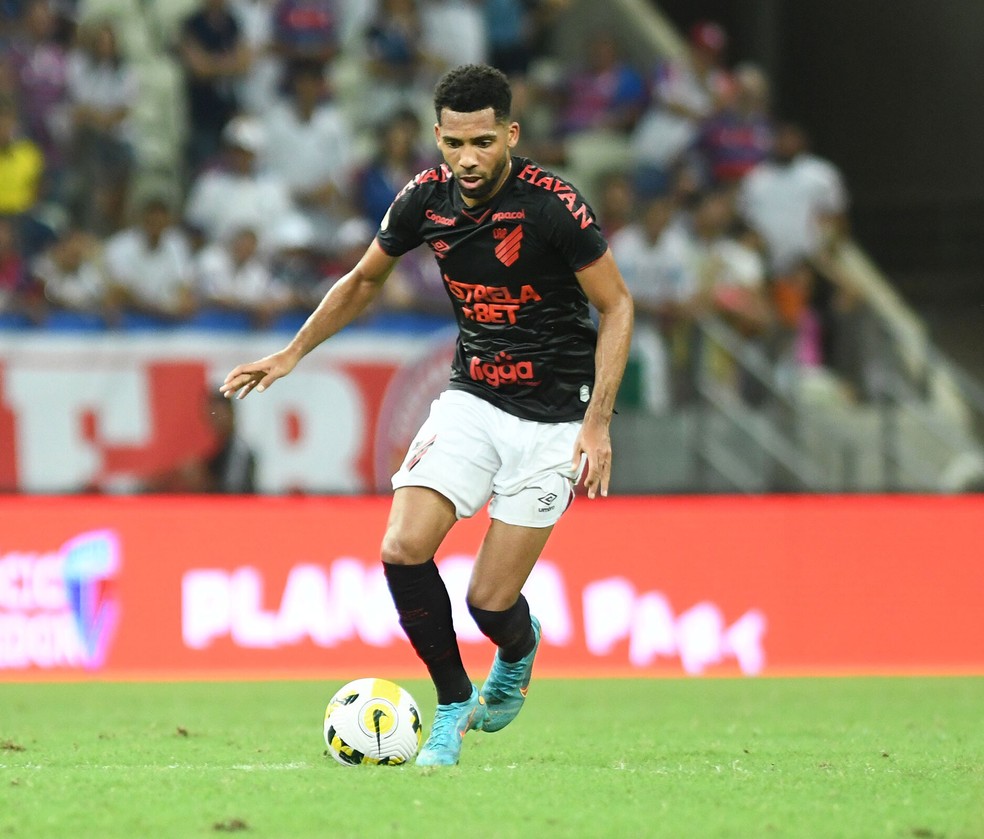 Matheus Fernandes estava emprestado no Athletico-PR em 2022 — Foto: Gustavo Oliveira/Athletico