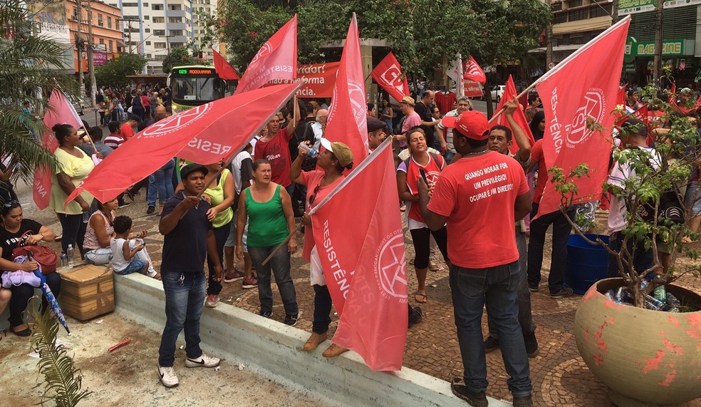 Protesto em Goiânia começou às 16h desta sexta-feira (10) (Foto: Sílvio Túlio/G1)